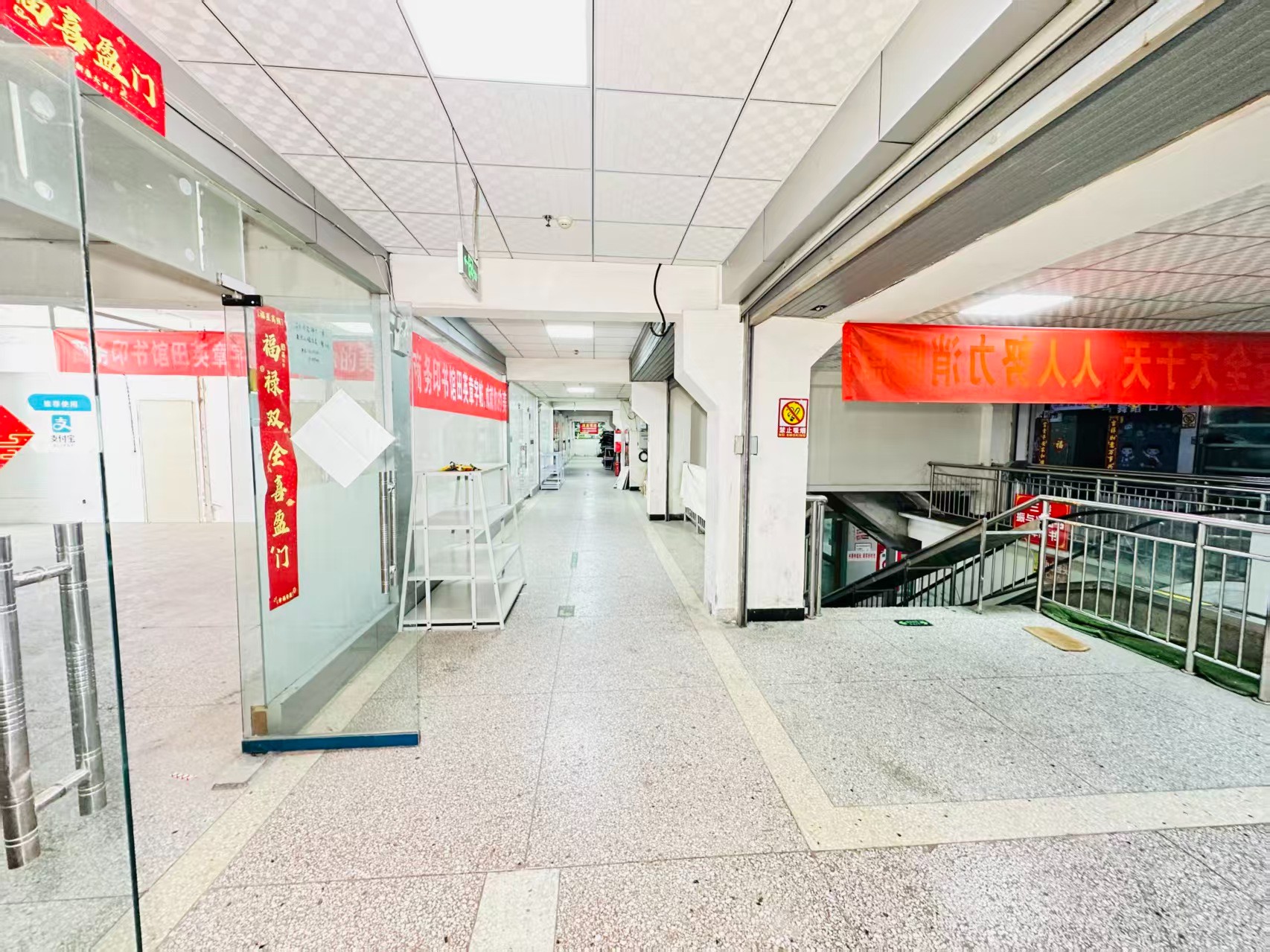 炎黄科技园引入人工智能技术应用场景，推动AI与商业、零售、电商、企业服务等领域融合发展。